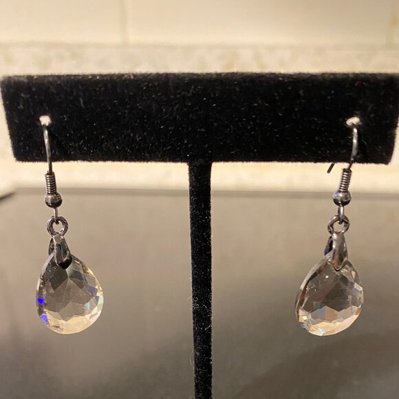 Elegant Smokey Crystal Dangle Earrings Bulk Discounts - Picture 1 of 2